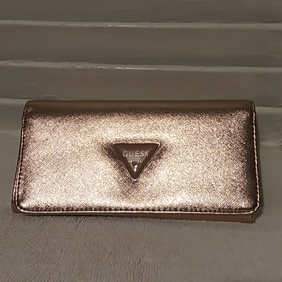 NWoT☆GUESS Wallet - Picture 1 of 8